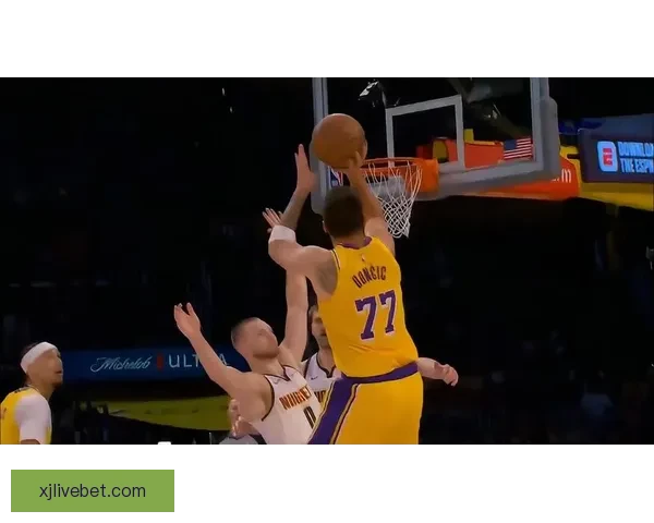 湖人首节崩盘惨输23分遭雷霆碾压里夫斯受伤离场引发担忧